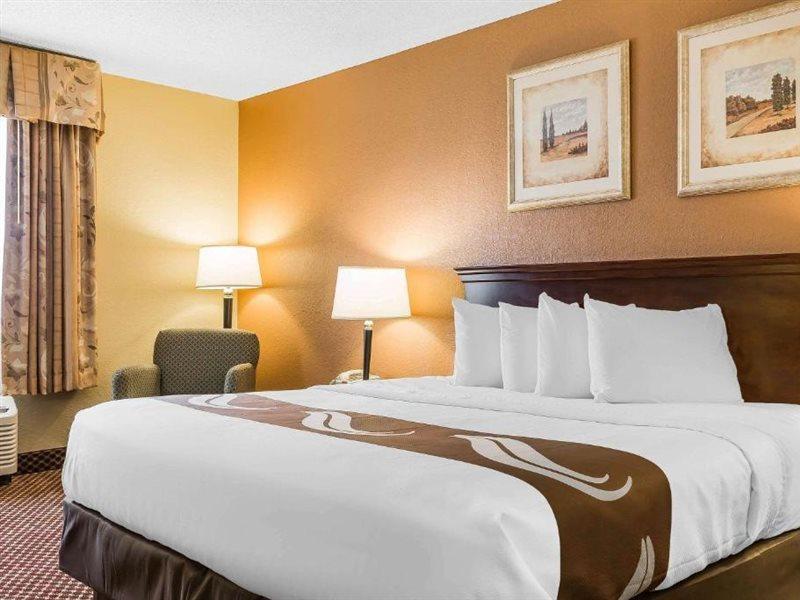 Quality Inn & Suites Bloomington University Area Екстериор снимка