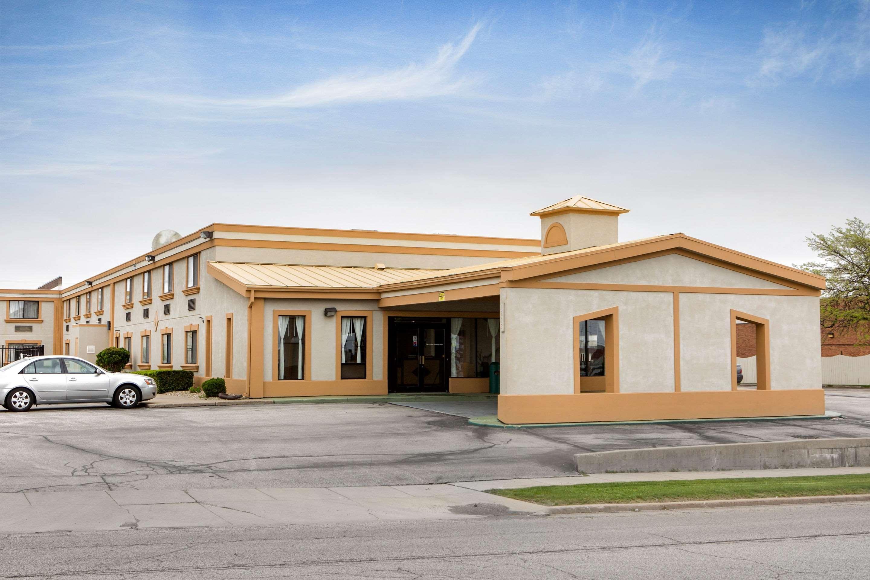 Quality Inn & Suites Bloomington University Area Екстериор снимка
