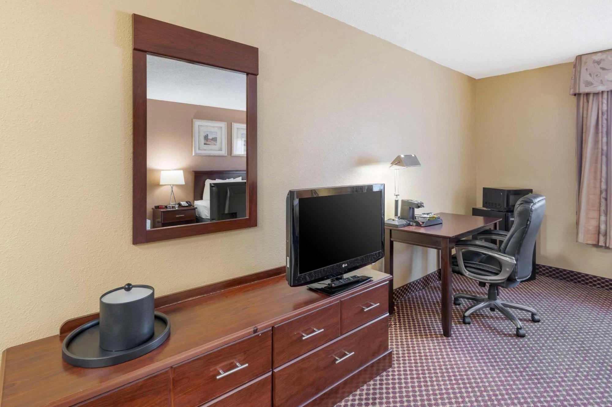 Quality Inn & Suites Bloomington University Area Екстериор снимка