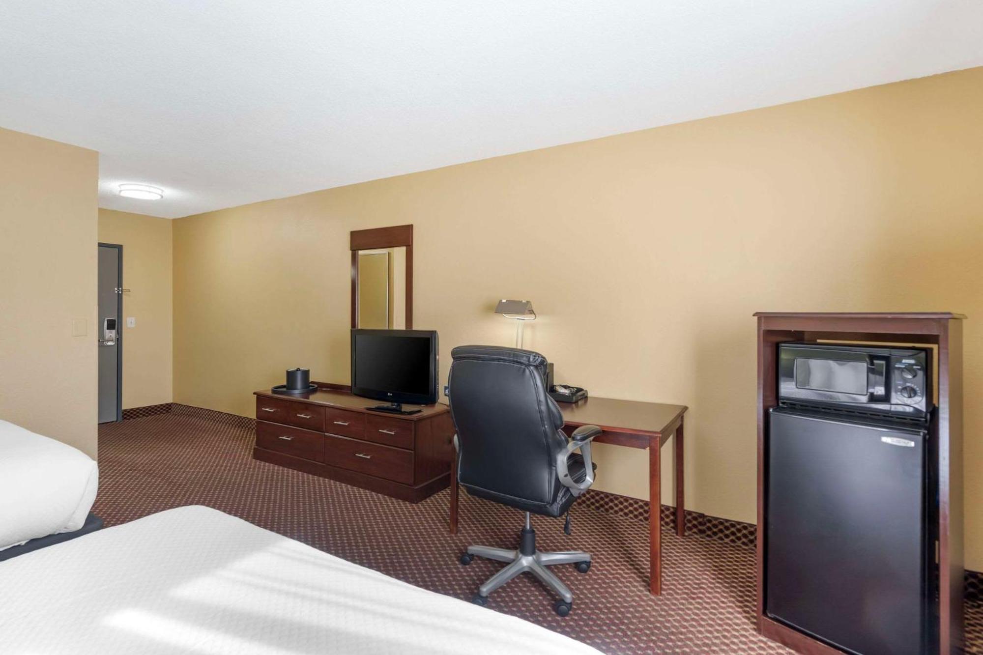 Quality Inn & Suites Bloomington University Area Екстериор снимка