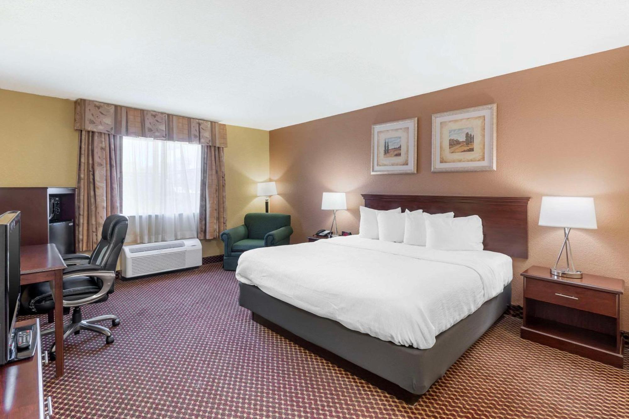 Quality Inn & Suites Bloomington University Area Екстериор снимка