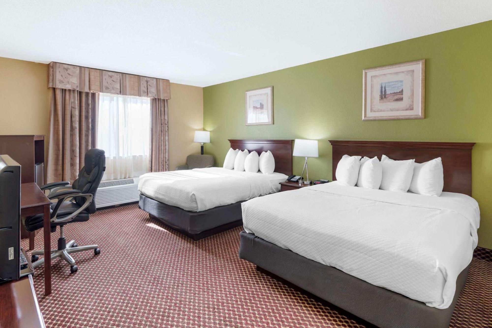 Quality Inn & Suites Bloomington University Area Екстериор снимка