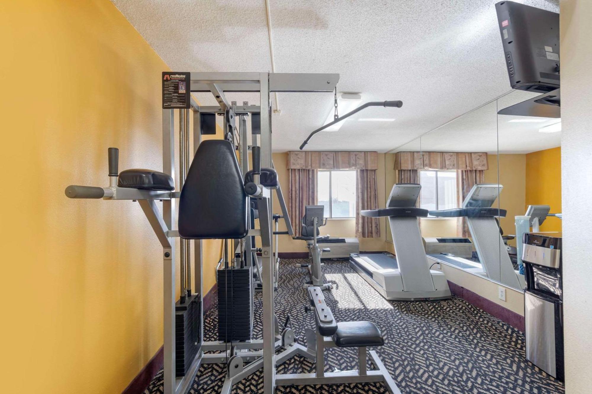 Quality Inn & Suites Bloomington University Area Екстериор снимка