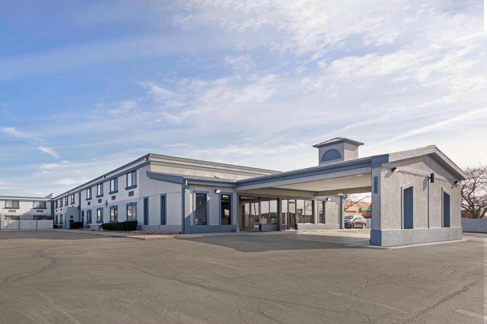 Quality Inn & Suites Bloomington University Area Екстериор снимка