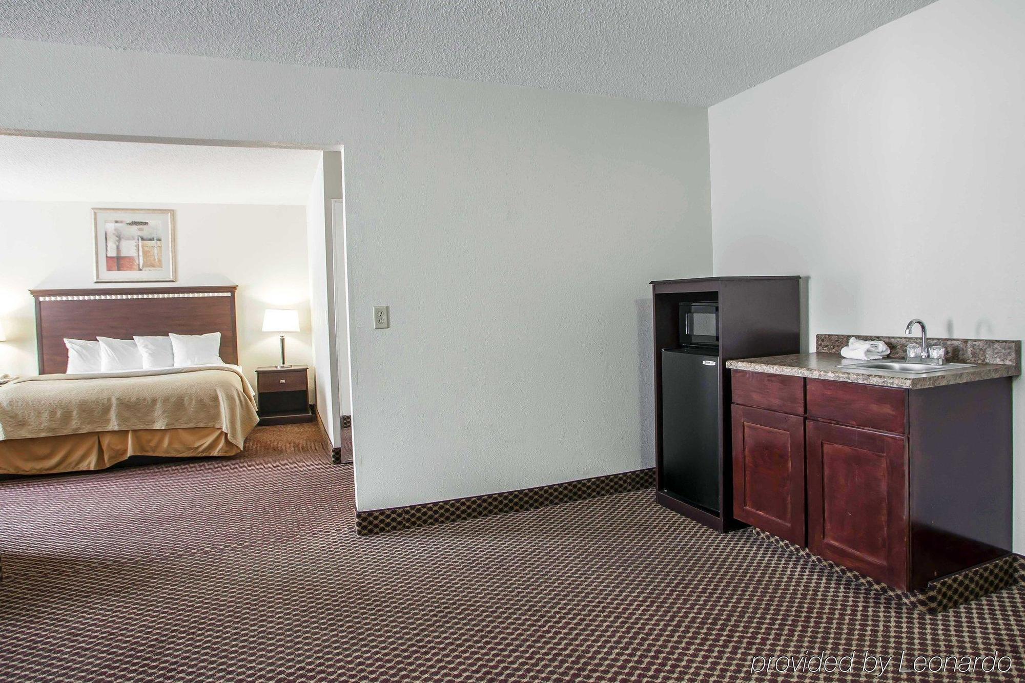 Quality Inn & Suites Bloomington University Area Екстериор снимка