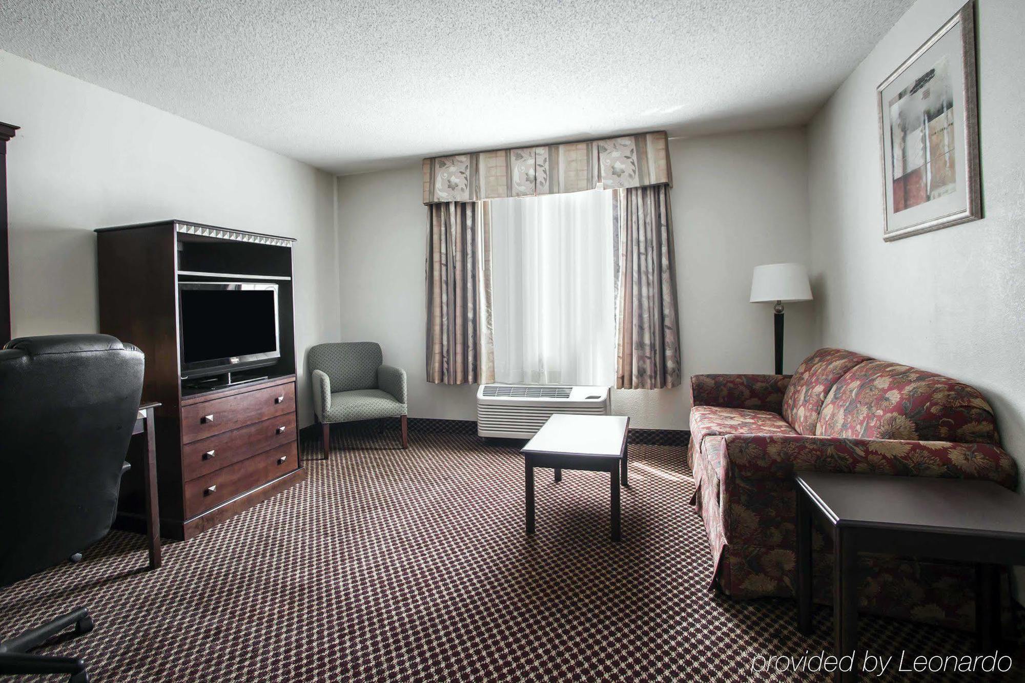 Quality Inn & Suites Bloomington University Area Екстериор снимка