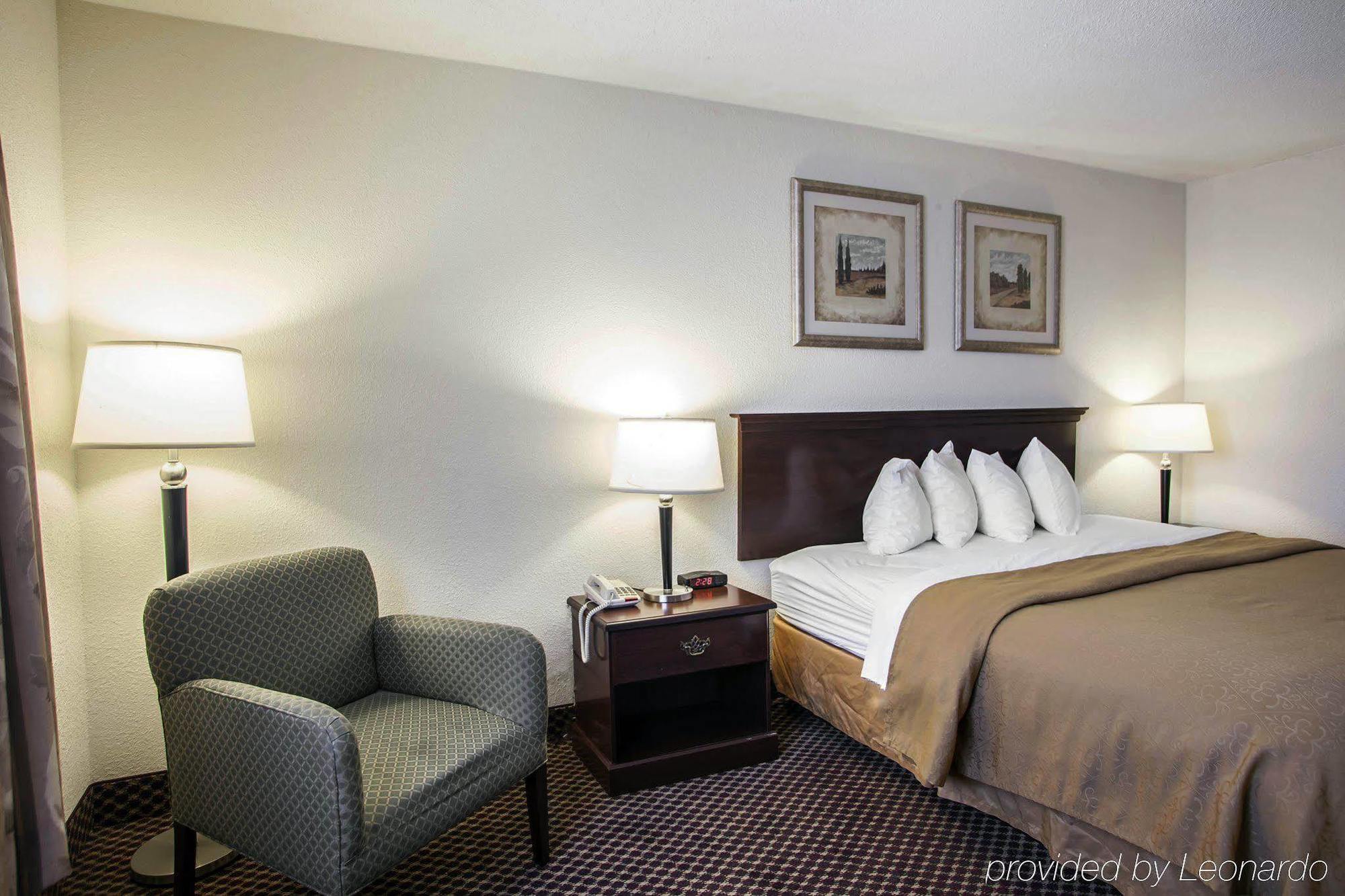 Quality Inn & Suites Bloomington University Area Екстериор снимка