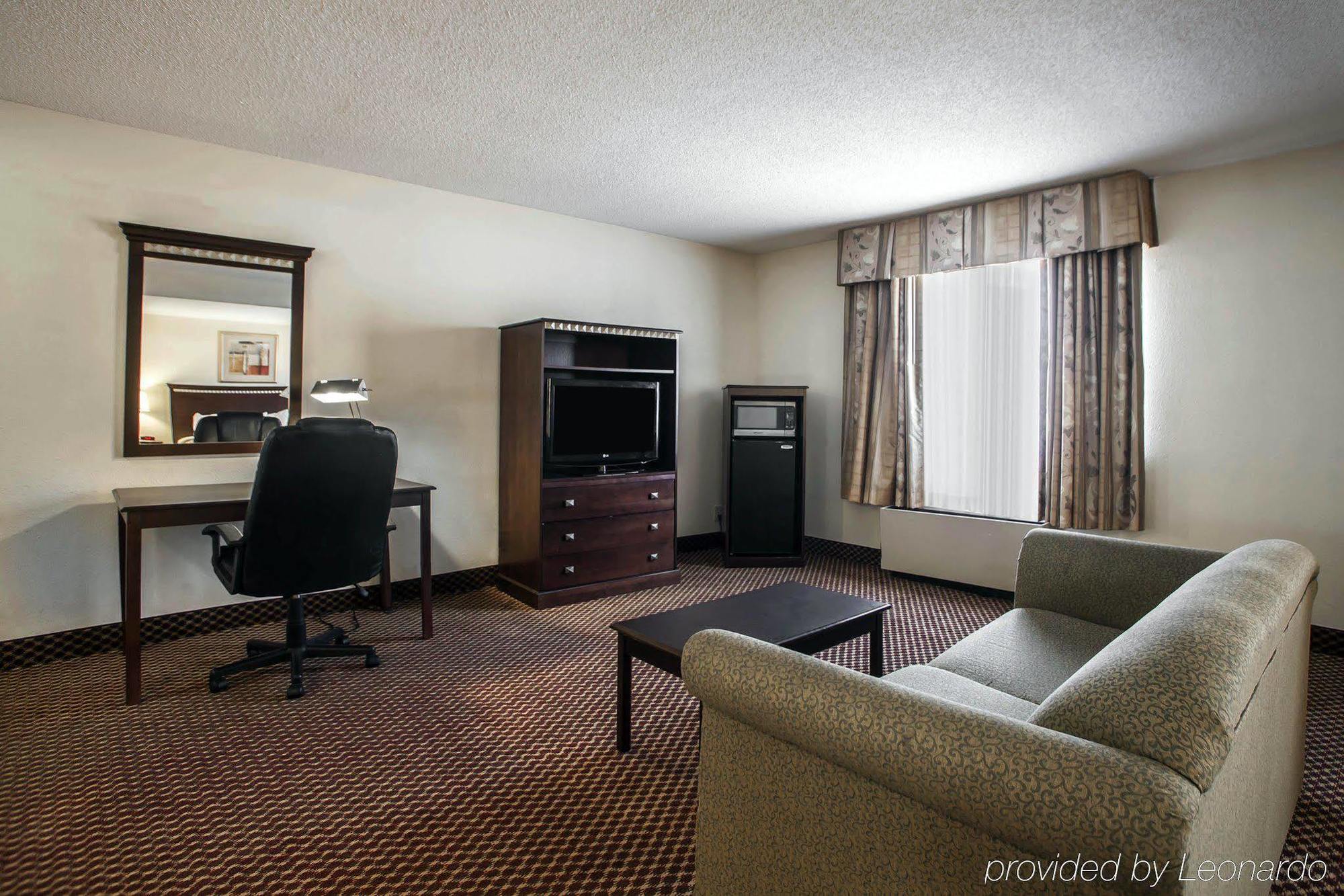 Quality Inn & Suites Bloomington University Area Екстериор снимка
