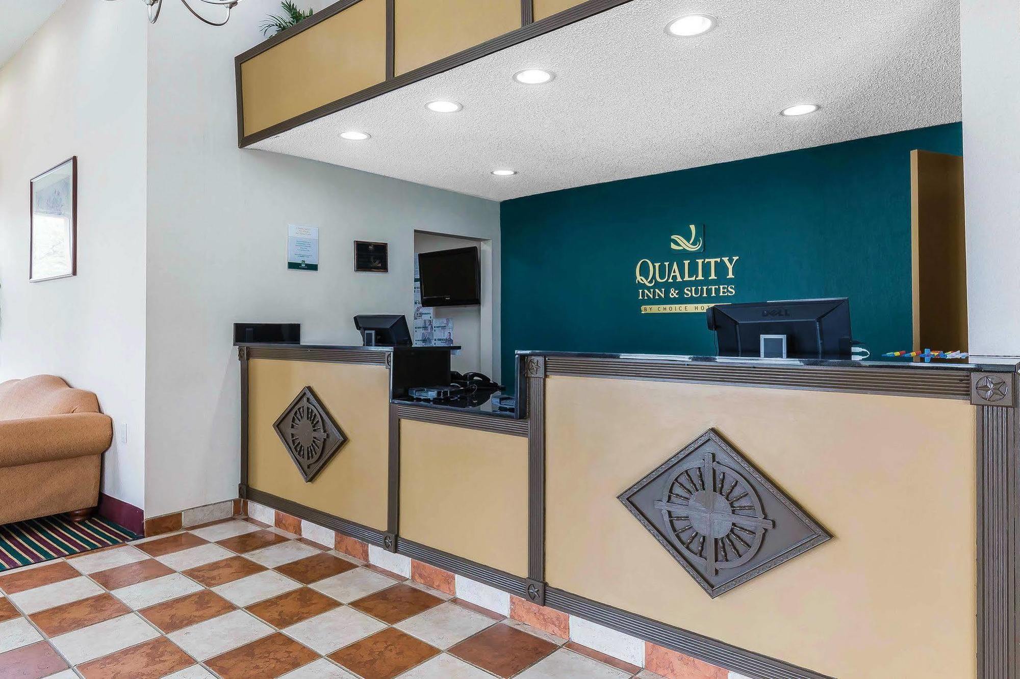 Quality Inn & Suites Bloomington University Area Екстериор снимка
